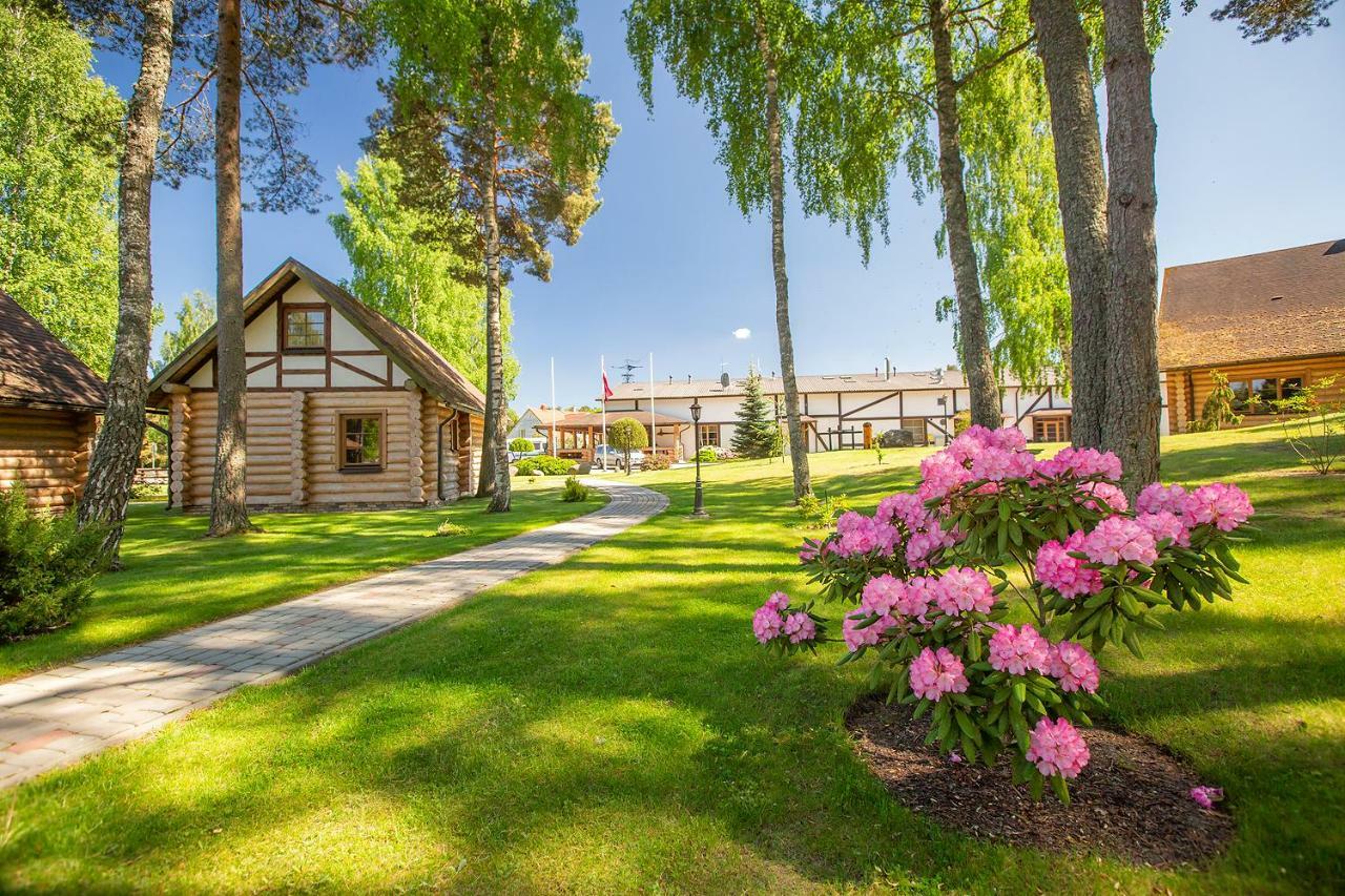 Hotel Dzintarkrasts Zocenes Ciems Esterno foto